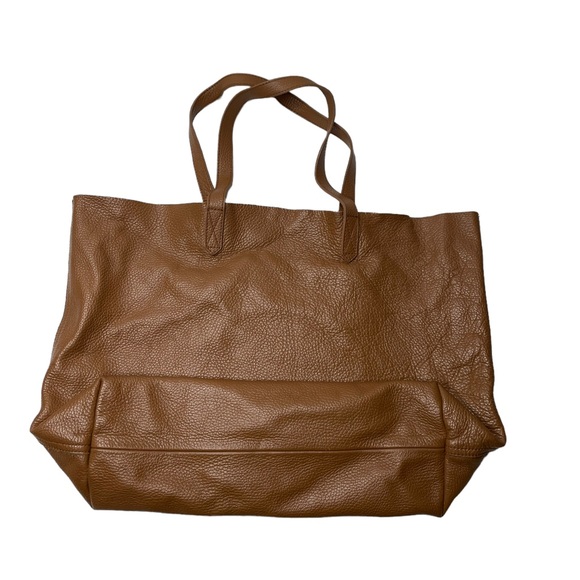 Cuyana | Classic Leather Tote in Caramel Leather - Picture 3 of 8